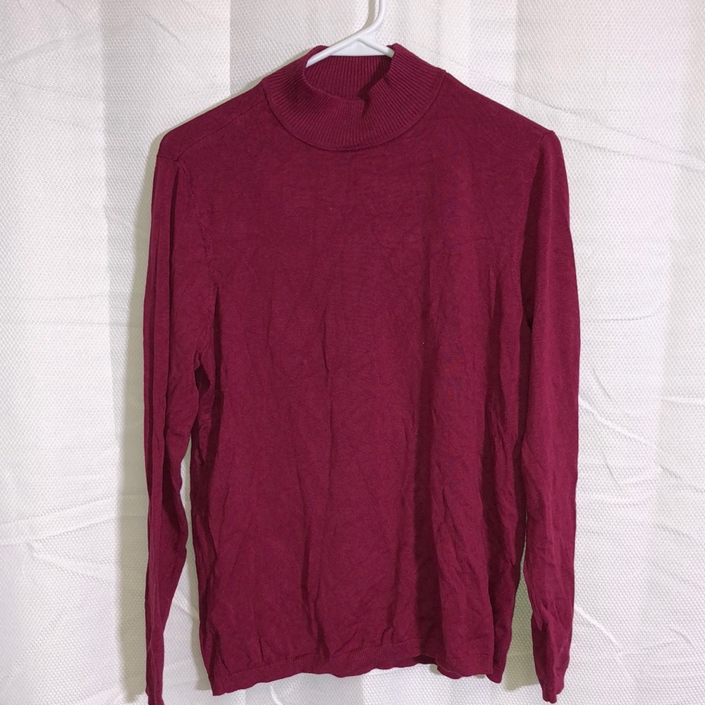 Chico’s Maroon long sleeve lightweight sweater.  Size 2